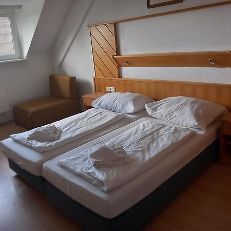 Hotel Familia Zamárdi Oda fotoğraf