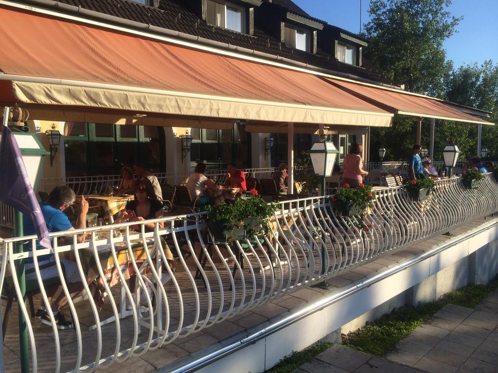 Hotel Familia Zamárdi Dış mekan fotoğraf
