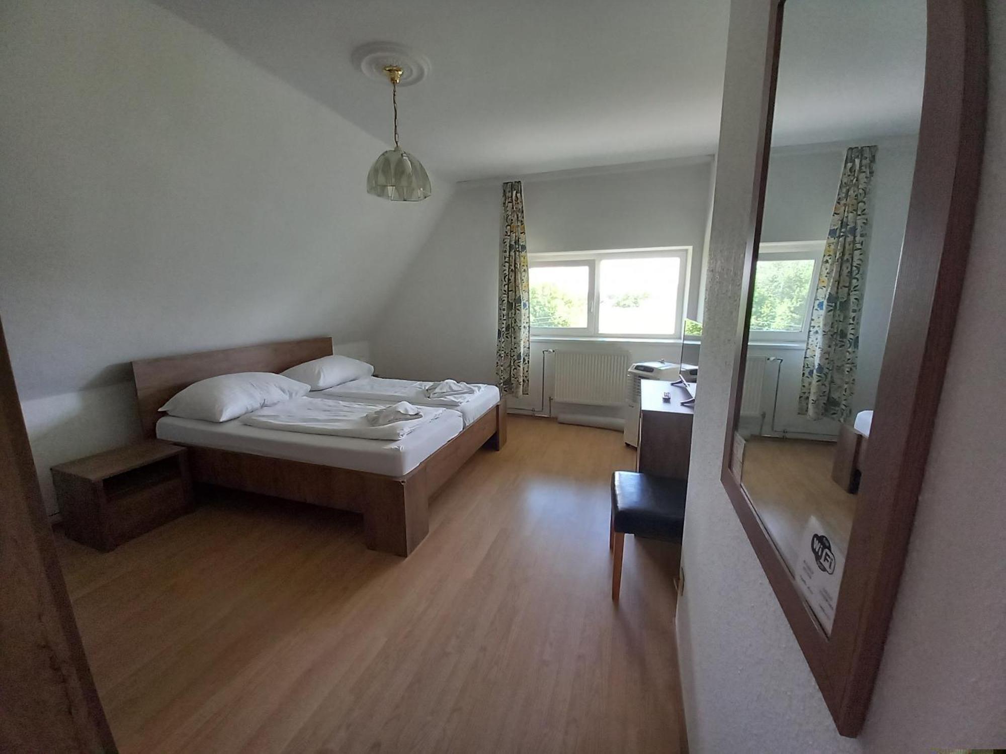Hotel Familia Zamárdi Oda fotoğraf