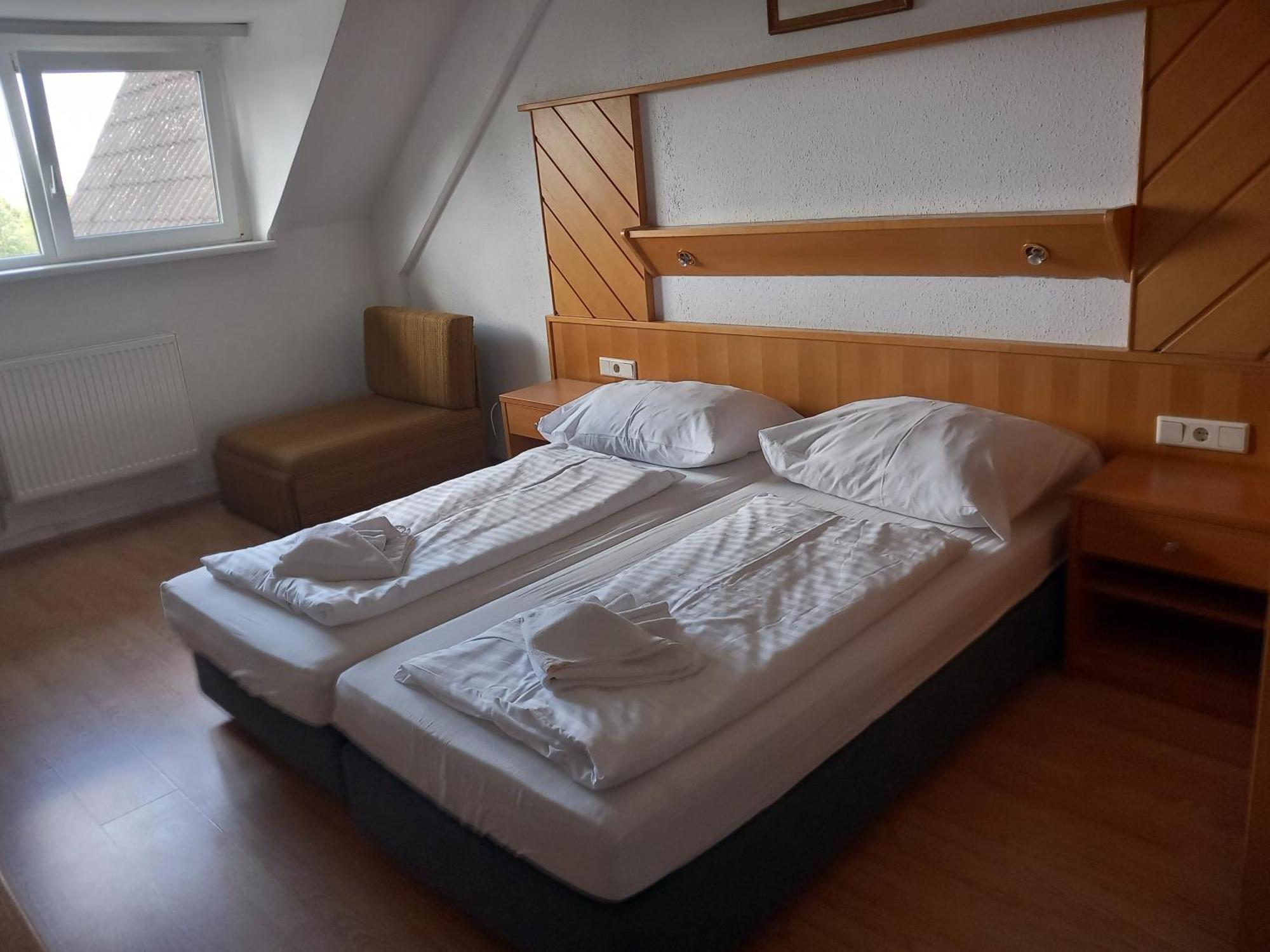 Hotel Familia Zamárdi Oda fotoğraf