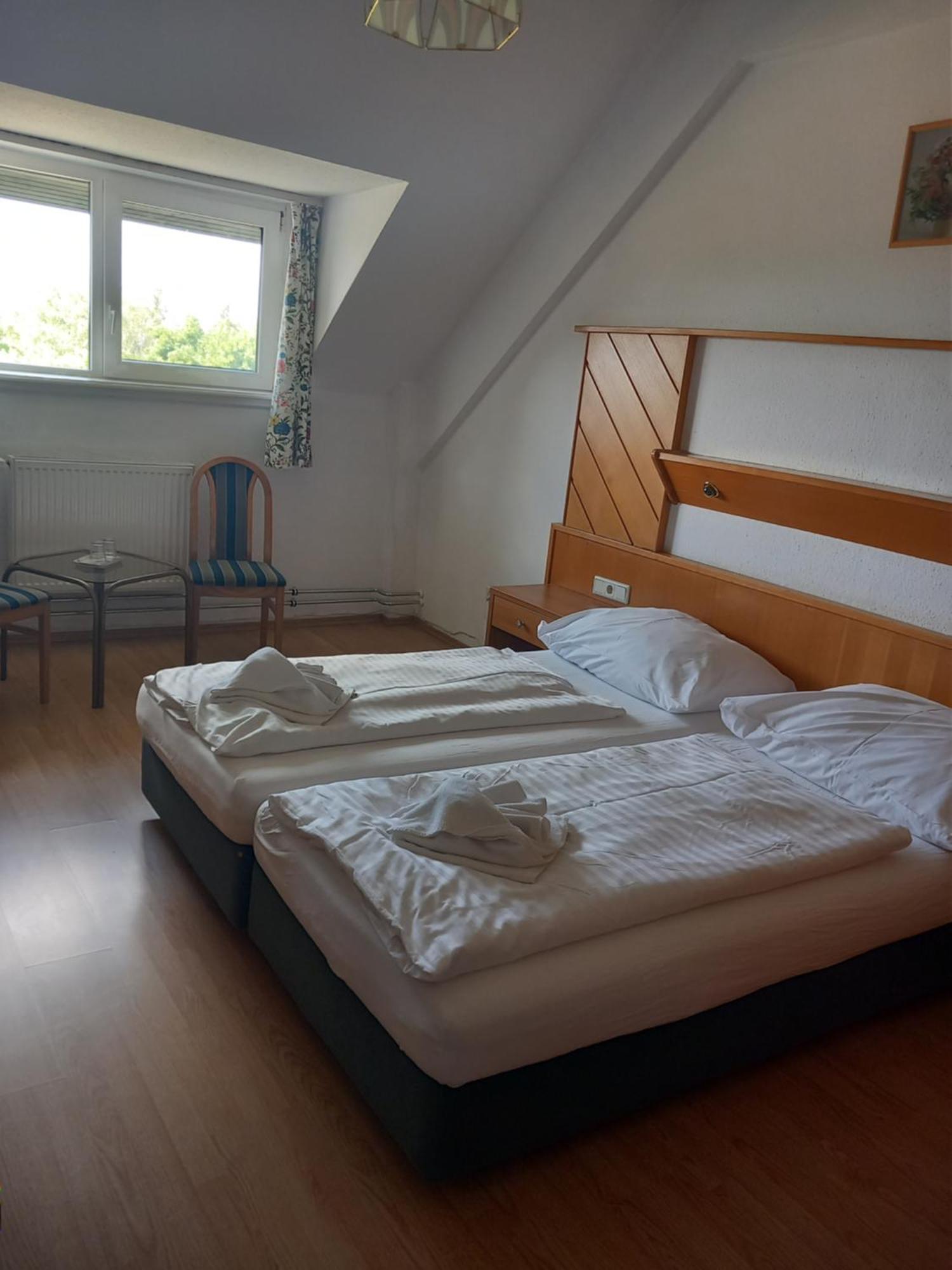 Hotel Familia Zamárdi Oda fotoğraf