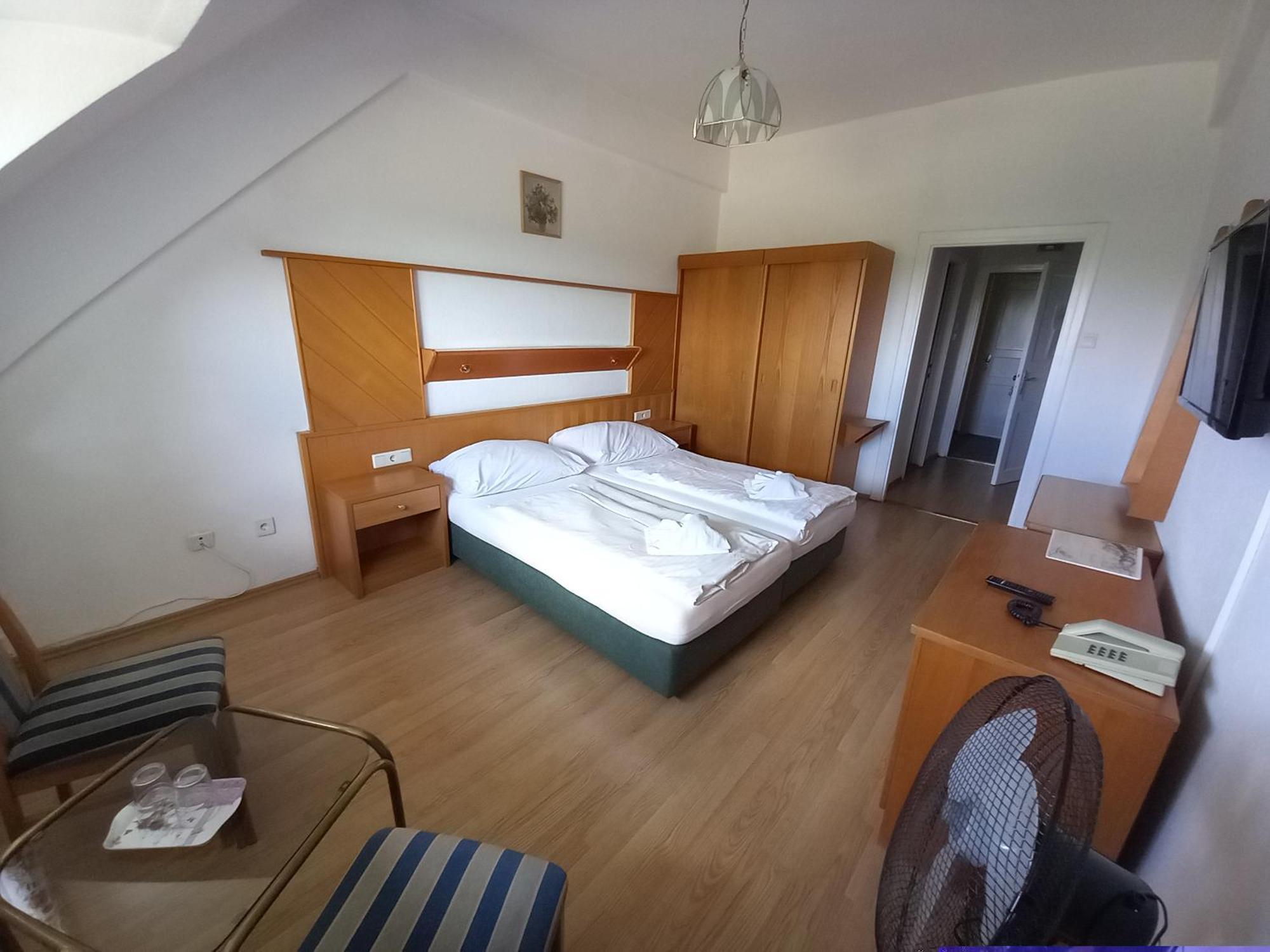 Hotel Familia Zamárdi Oda fotoğraf
